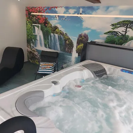 O Sens Jacuzzi Et Massages Oda ve Kahvaltı 3*