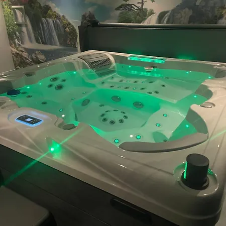 O Sens Jacuzzi Et Massages Oda ve Kahvaltı